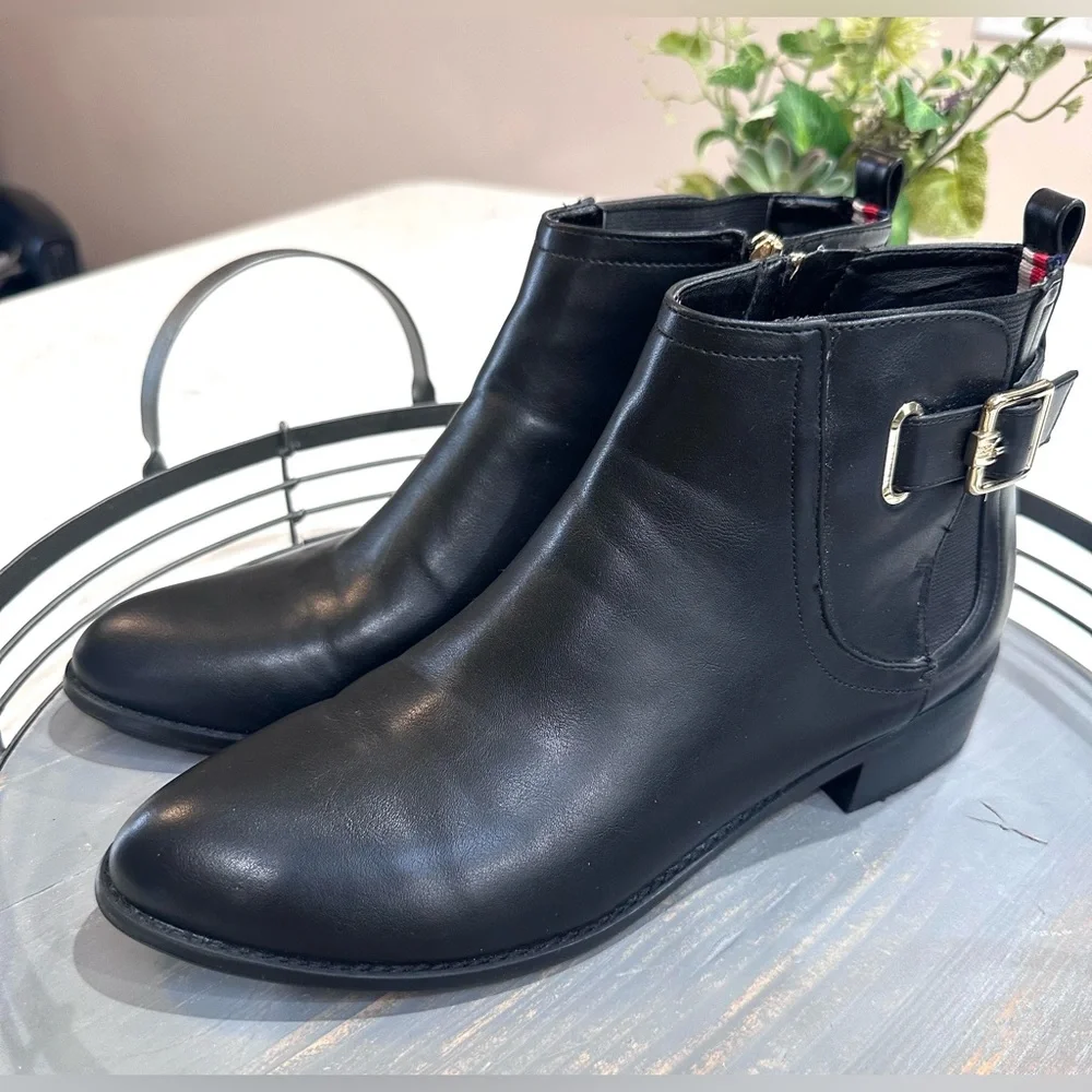 TOMMY HILFIGER
Women's Terez Block-Heel Zip Booties - Picture 4 of 4